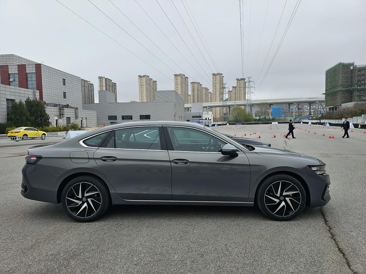 內外全面升級,大疆智駕加持,全新一代大眾邁騰實車現身