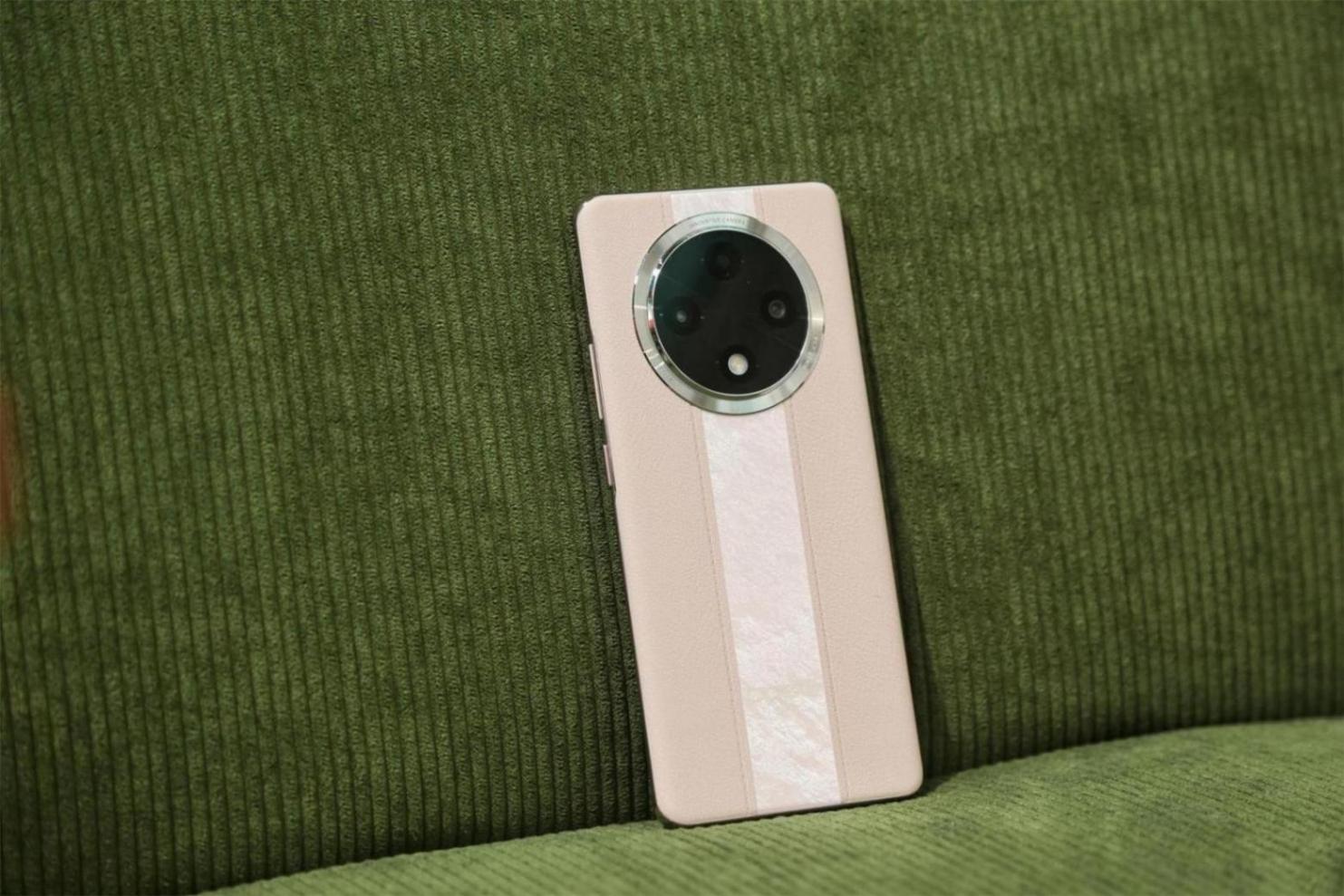 “耐用戰神”有多強?OPPO A3 Pro上手體驗,泡水半小時完好無損