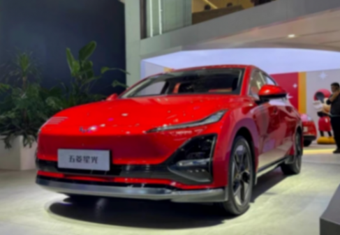 2024北京車展丨7.98萬元起售,五菱星共創(chuàng)版上市,更有性價比