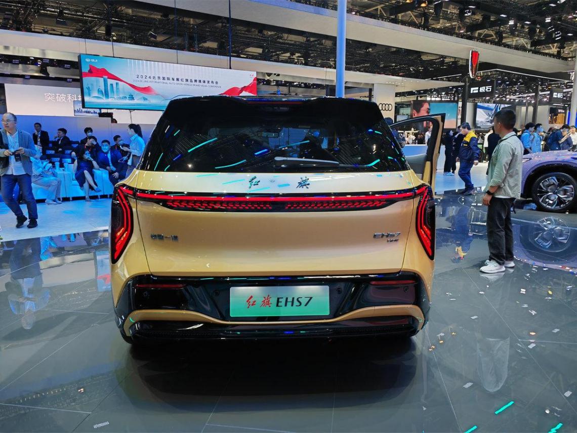 加強(qiáng)新能源、智能化攻勢(shì)!紅旗攜重磅車型亮相北京車展