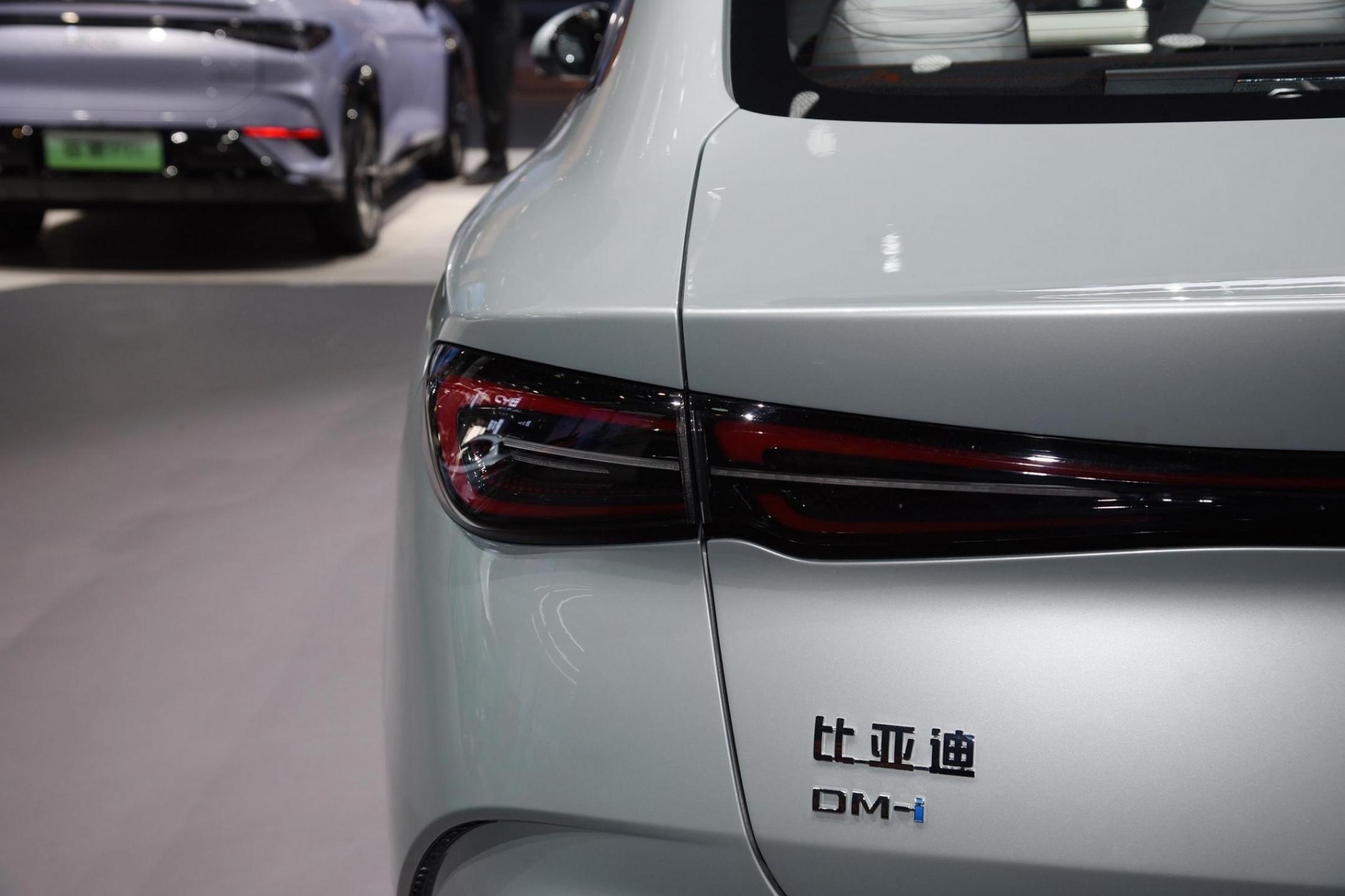 中型車(chē)/售價(jià)或超過(guò)12萬(wàn)元 比亞迪海豹06 DM-i亮相2024北京車(chē)展