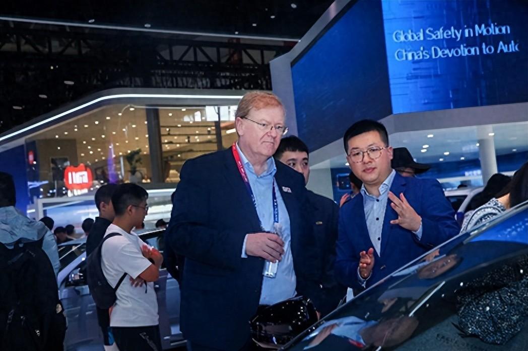 注意注意:2024北京車(chē)展吉利展臺(tái),有大佬現(xiàn)身